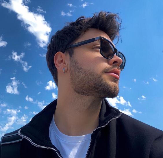 عکس پسر بچه مو فرفری برای پروفایل