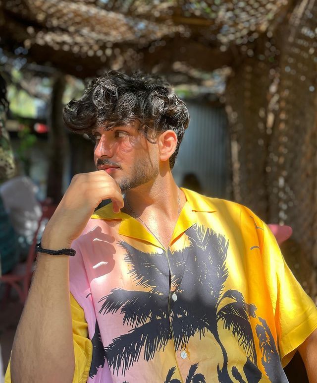 عکس پسر بچه مو فرفری برای پروفایل