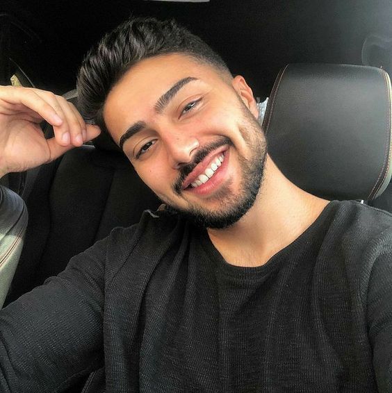 عکس پسر بچه مو فرفری برای پروفایل