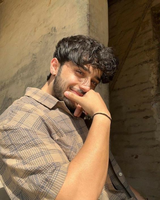 عکس پسر بچه مو فرفری برای پروفایل