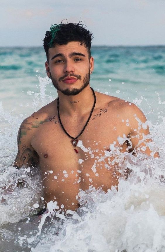 عکس پسر بچه مو فرفری برای پروفایل