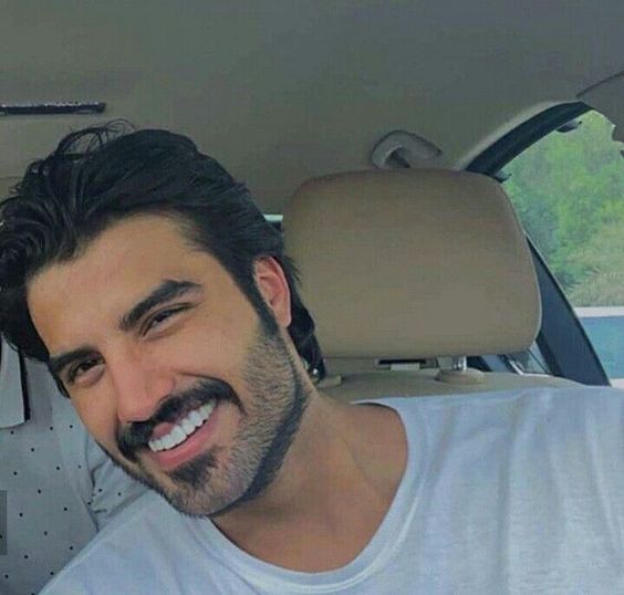 عکس پسر بچه مو فرفری برای پروفایل