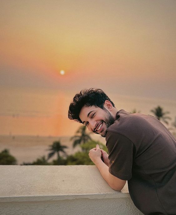 عکس پسر بچه مو فرفری برای پروفایل