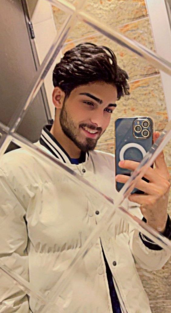 عکس پسر بچه مو فرفری برای پروفایل