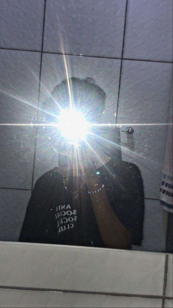 عکس خفن عکس پسر مو فرفری با ماسک