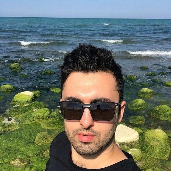 عکس پسر بچه مو فرفری برای پروفایل