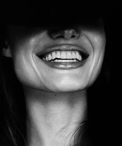 عکس لبخند دختر طبیعی